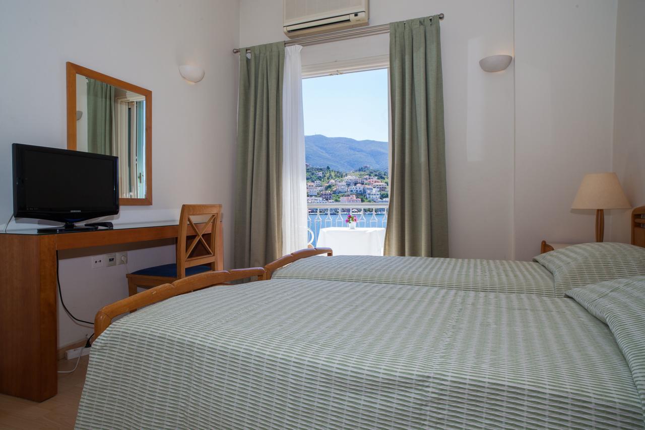 Hotel Saron Poros Town Buitenkant foto