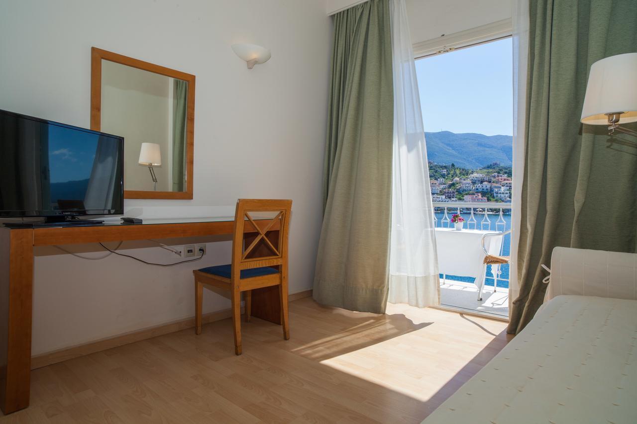 Hotel Saron Poros Town Buitenkant foto