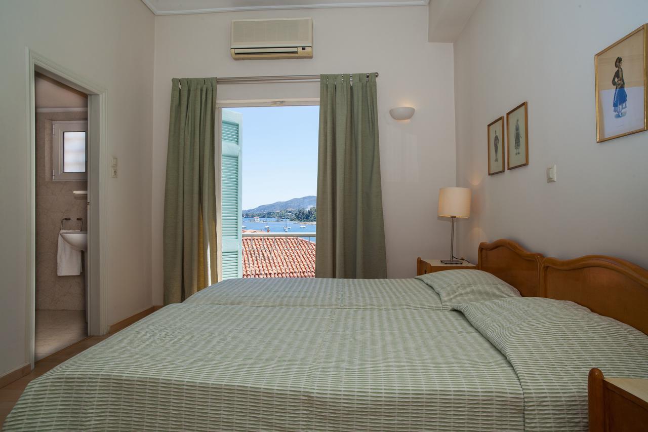 Hotel Saron Poros Town Buitenkant foto